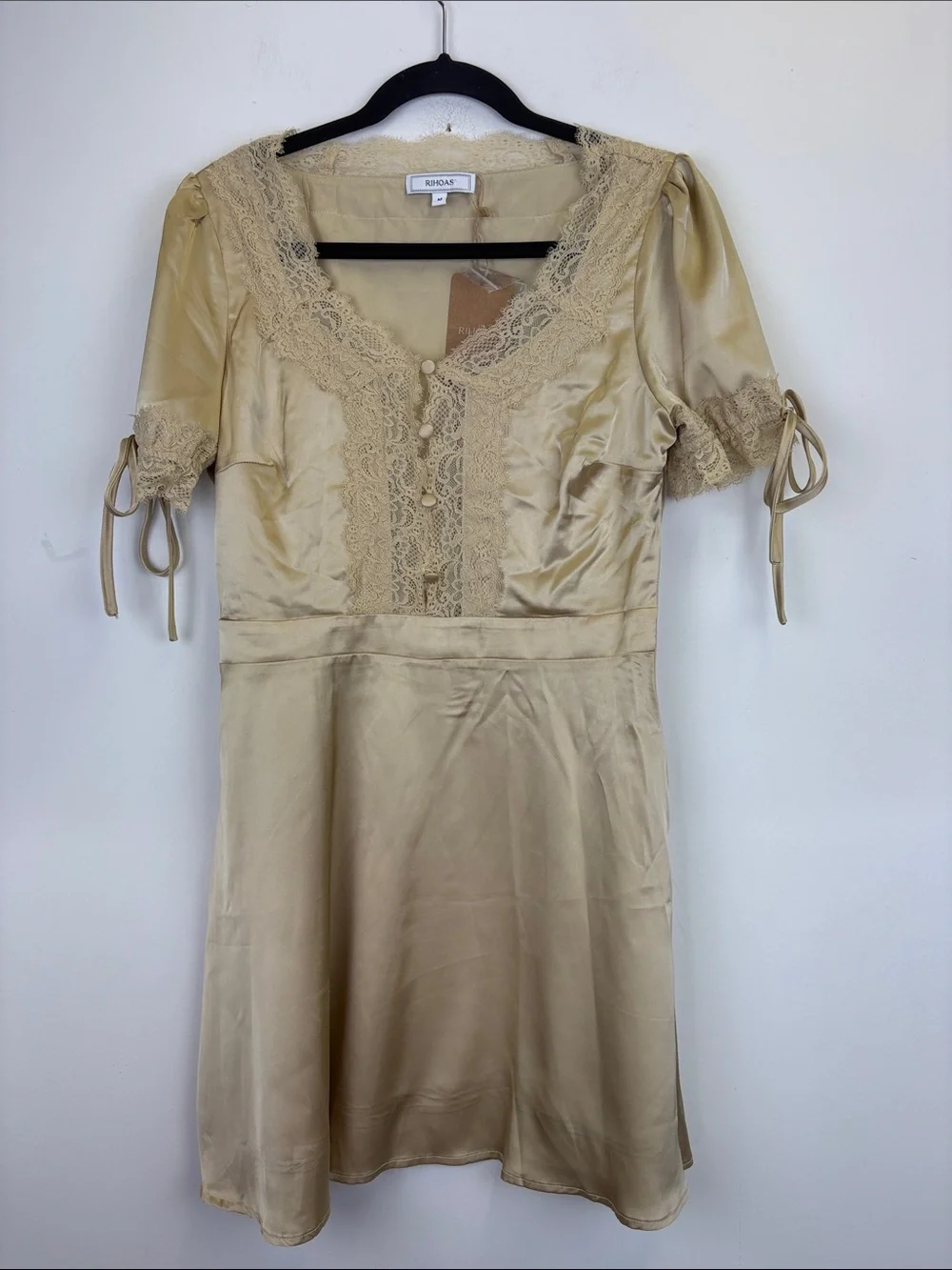 Rihoas Apricot Satin Lace Mini Dress Medium NWT V Neck Cottagecore Romantic - Picture 4 of 12